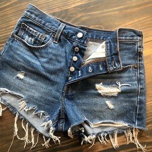 🌻LEVI’S 501 CUTOFF JEAN SHORTS🌻